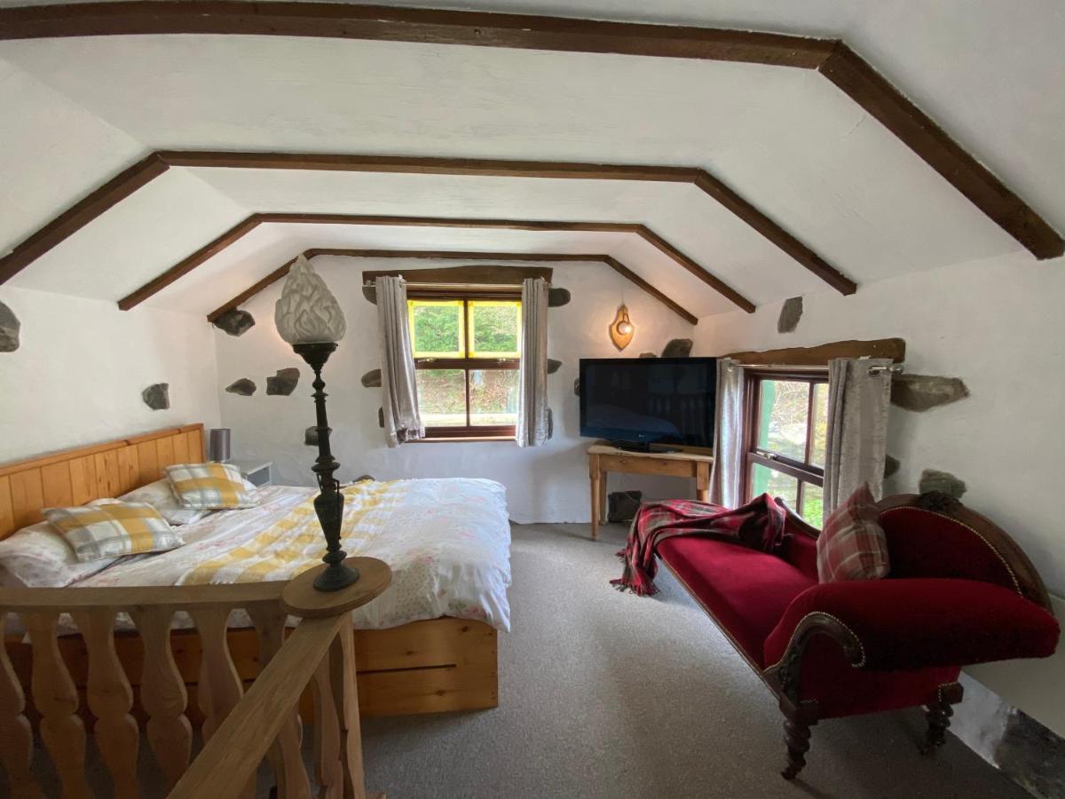 Beautiful Secluded Farmhouse With Hot Tub Villa Barmouth Buitenkant foto