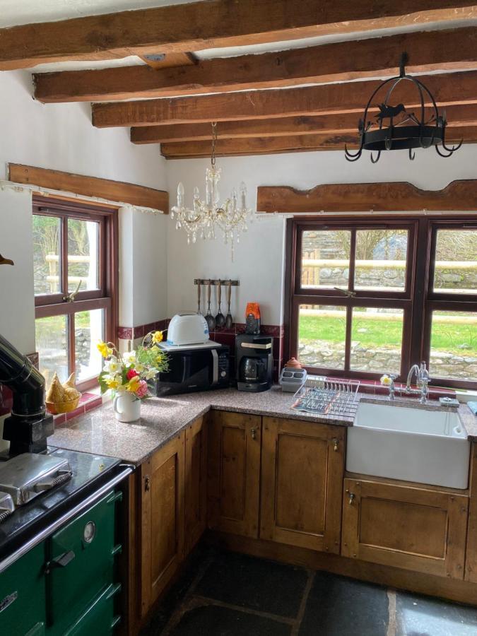 Beautiful Secluded Farmhouse With Hot Tub Villa Barmouth Buitenkant foto